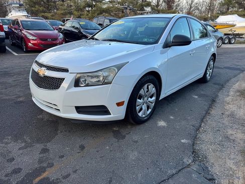 Used 2013 Chevrolet Cruze LS image 3