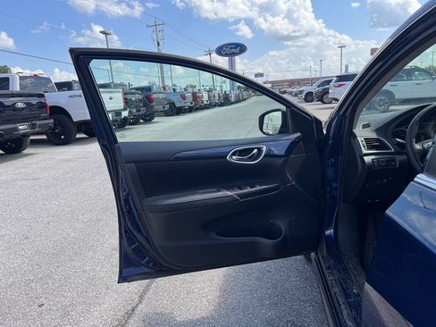 Used 2019 Nissan Sentra SR FWD image 11