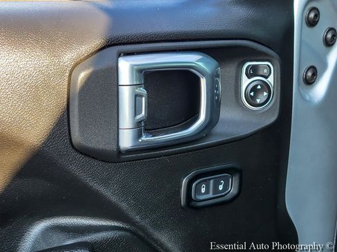 Used 2023 Jeep Gladiator Sport AWD/4WD image 15