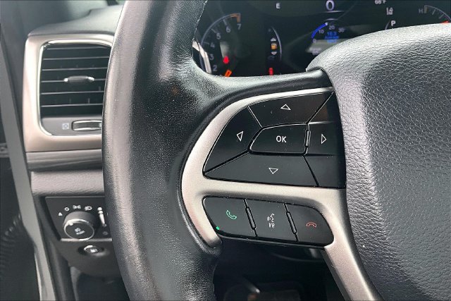 Used 2020 Jeep Grand Cherokee Laredo AWD/4WD image 11