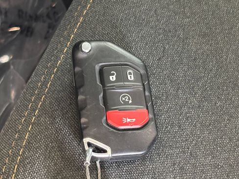 Used 2025 Jeep Wrangler Unlimited Sahara AWD/4WD image 24