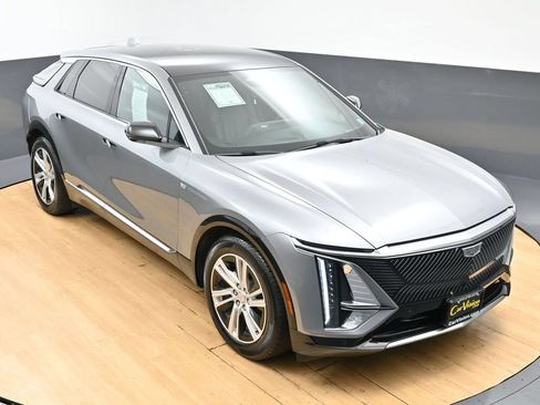 Used 2024 Cadillac Lyriq Tech RWD image 3