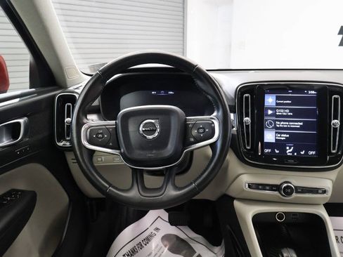 Used 2019 Volvo XC40 T4 Momentum FWD image 20