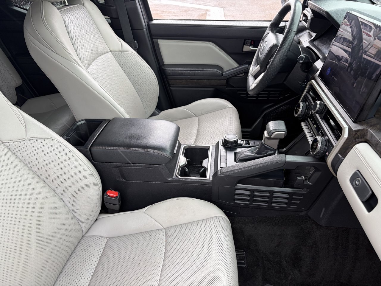Used 2025 Toyota Tacoma Limited AWD/4WD image 10