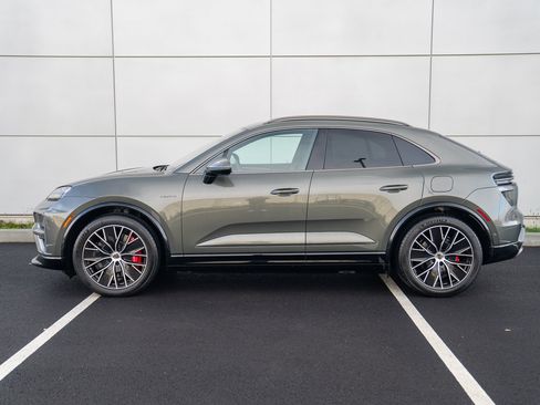 Certified 2025 Porsche Macan Turbo Electric AWD/4WD image 2