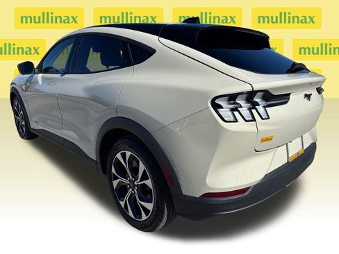 Used 2025 Ford Mustang Mach-E Select image 9