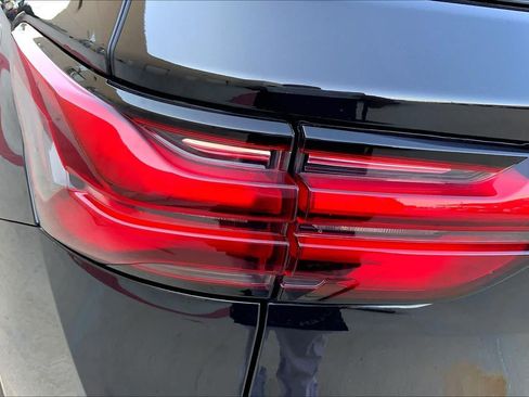 Used 2023 Chevrolet Traverse RS AWD/4WD image 28