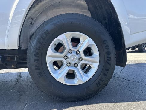 Used 2015 Toyota 4Runner SR5 image 20