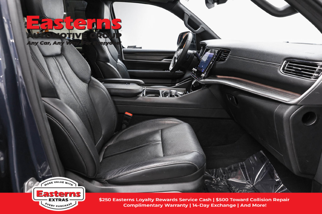 Used 2024 Jeep Wagoneer L Series II w/ Flexible Seating Group RWD image 28