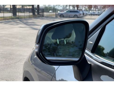 Used 2024 Toyota Highlander XLE FWD image 54