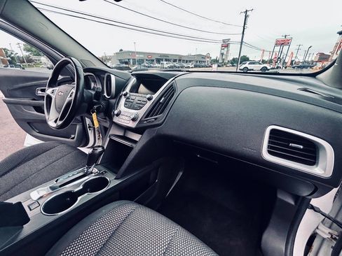 Used 2017 Chevrolet Equinox LT w/ Convenience Package image 38