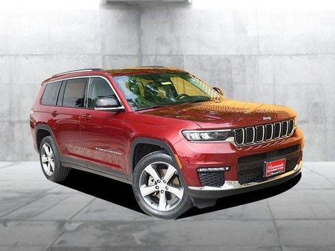 Used 2022 Jeep Grand Cherokee L Limited AWD/4WD image 2
