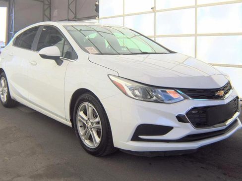 Used 2018 Chevrolet Cruze LT image 3