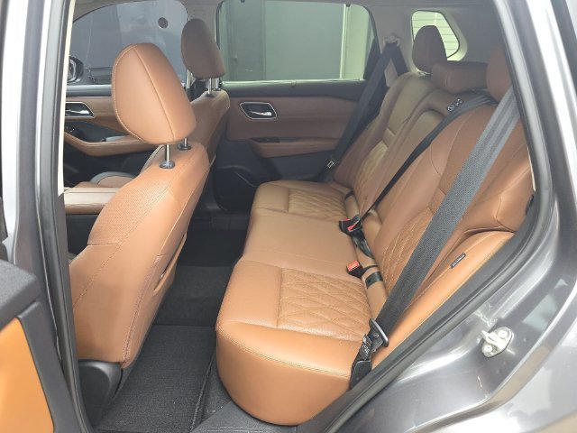 Used 2025 Nissan Rogue Platinum w/ Tech Package FWD image 26