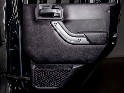 Used 2015 Jeep Wrangler Unlimited Sahara w/ Dual Top Group image 37