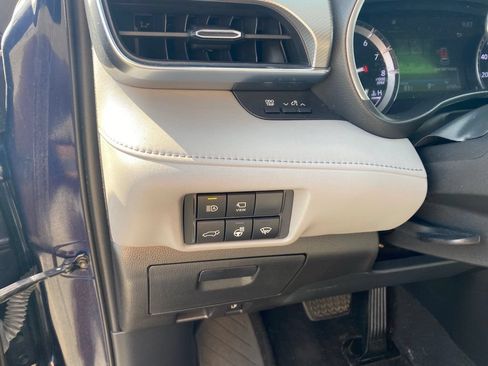 Used 2021 Toyota Highlander Platinum AWD/4WD image 18
