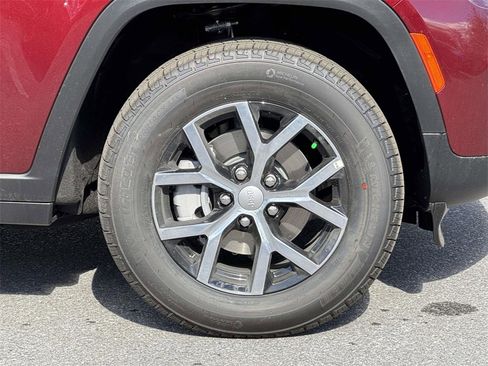 New 2025 Jeep Grand Cherokee Limited image 12