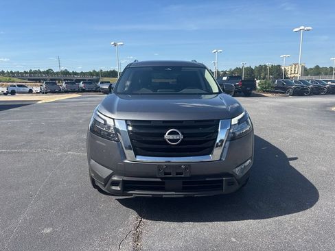 Used 2025 Nissan Pathfinder SV FWD image 9