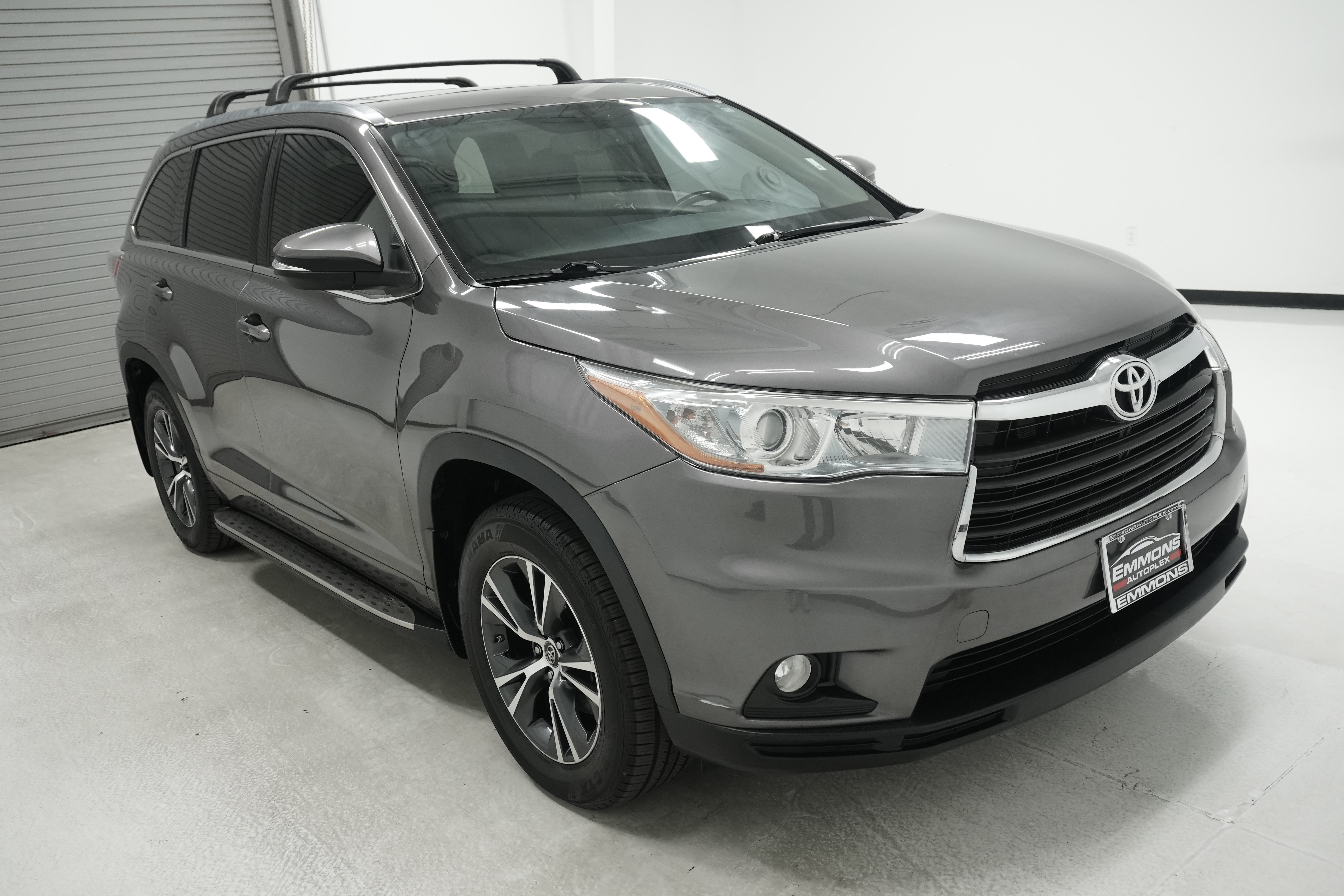 Used 2016 Toyota Highlander XLE FWD image 3