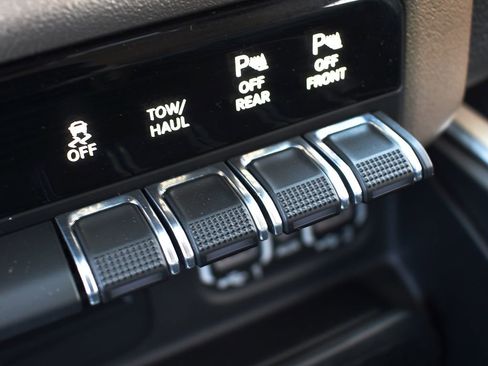 Used 2019 RAM 1500 Laramie AWD/4WD image 25