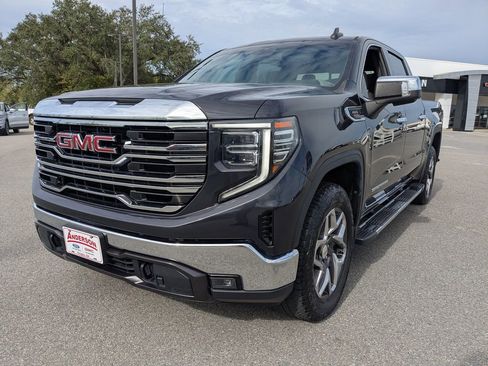 Used 2023 GMC Sierra 1500 SLT w/ SLT Premium Package image 8