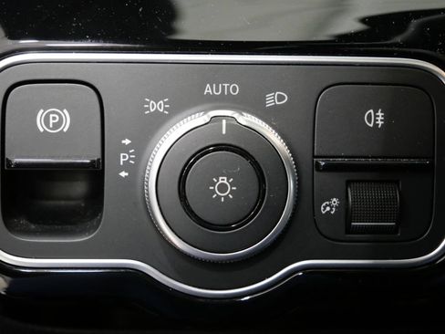 Used 2025 Mercedes-Benz CLA 250 4MATIC image 15