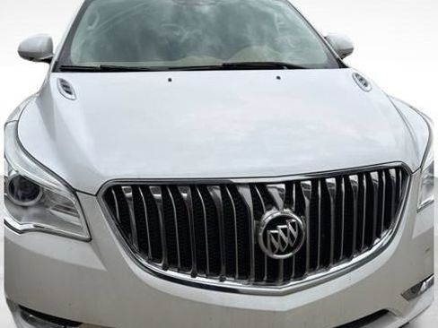 Used 2017 Buick Enclave Leather FWD image 3