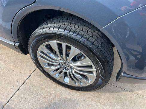 Used 2021 Toyota Venza Limited w/ Advanced Technology Package image 30