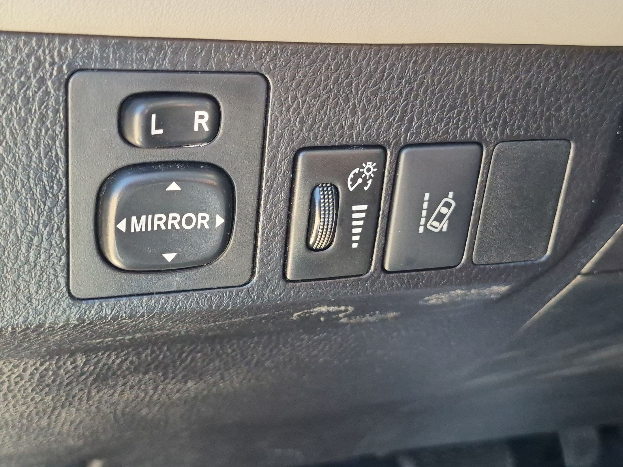 Used 2018 Toyota RAV4 XLE AWD/4WD image 24