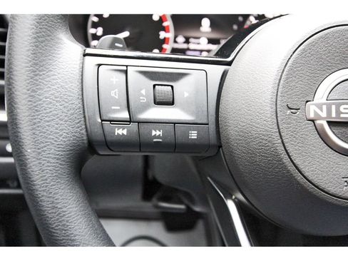 Used 2023 Nissan Rogue SV FWD image 17