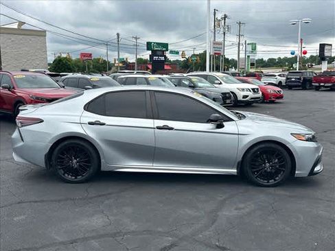 Used 2022 Toyota Camry SE w/ Carpet Mat Package (TMS) AWD/4WD image 2