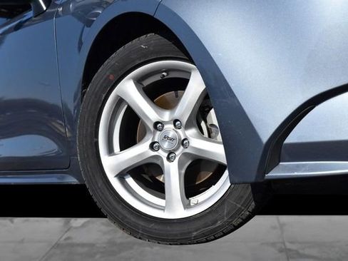 Used 2022 Toyota Corolla LE image 3