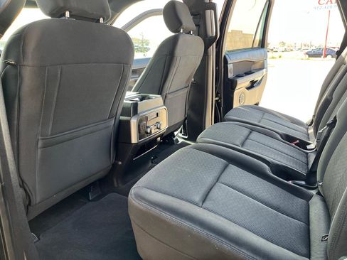 Used 2018 Ford Expedition XLT image 8