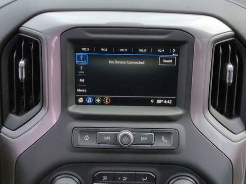 Used 2019 Chevrolet Silverado 1500 Custom w/ Custom Convenience Package AWD/4WD image 17