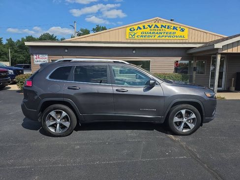 Used 2019 Jeep Cherokee Limited w/ Trailer Tow Group AWD/4WD image 5
