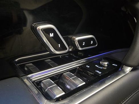 Used 2024 Land Rover Range Rover SE image 25