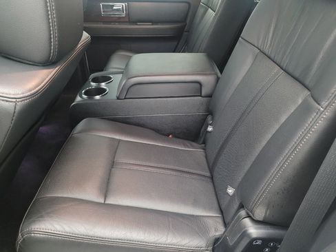 Used 2017 Lincoln Navigator Reserve image 18