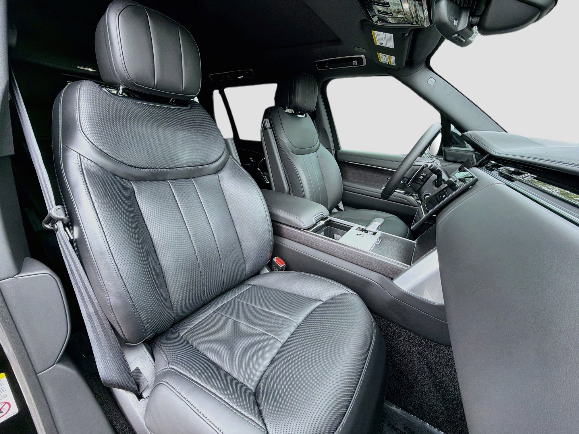 New 2026 Land Rover Range Rover Long Wheelbase SE AWD/4WD image 16