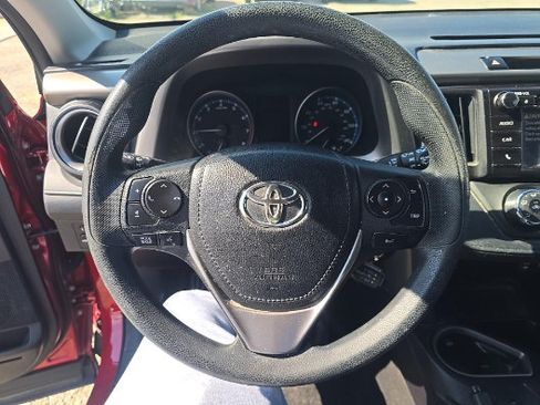 Used 2017 Toyota RAV4 LE FWD image 5