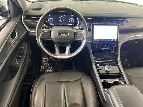 Used 2022 Jeep Grand Cherokee Limited image 23