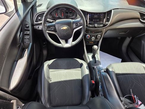 Certified 2022 Chevrolet Trax LT w/ LT Convenience Package FWD image 12