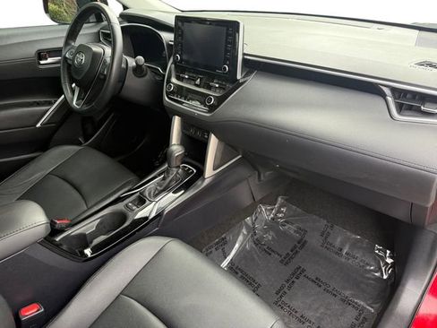 Used 2022 Toyota Corolla Cross XLE w/ Black Badges Package (TMS) image 22