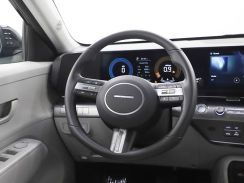 Used 2025 Hyundai Kona SEL image 14