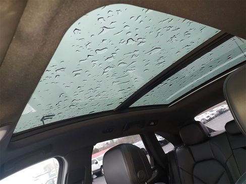 Used 2022 Porsche Macan image 28