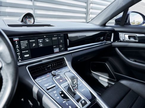 Used 2020 Porsche Panamera 4 image 65