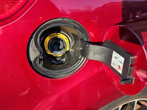 Used 2016 Ford Focus SE w/ SE Sport Package image 24