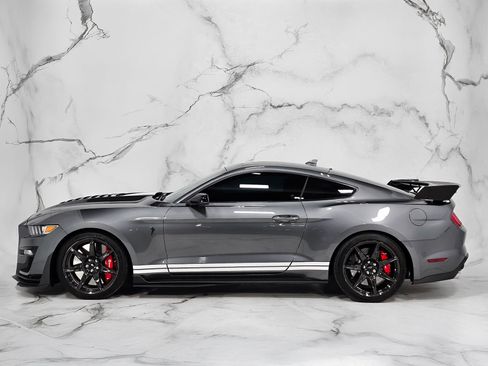 Used 2022 Ford Mustang Shelby GT500 w/ Carbon Fiber Track Pack image 10