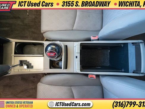 Used 2011 Toyota Camry SE w/ SE Extra-Value Pkg #1 FWD image 22