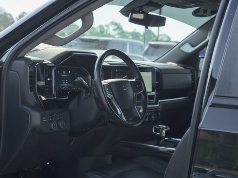 Used 2022 Chevrolet Silverado 1500 LT Trail Boss w/ LT Trail Boss Premium Package AWD/4WD image 23