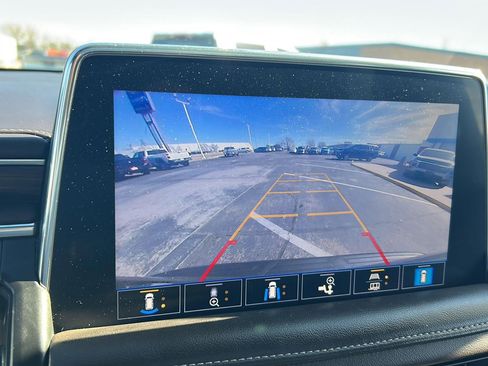 Used 2021 Chevrolet Suburban Z71 w/ Z71 Signature Package image 35